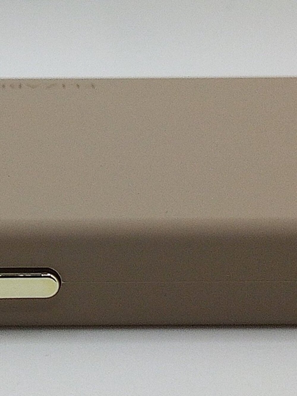 Elizabeth James Silicone MagSafe Case — iPhone 15/14/13 — Taupe — NEW - Picture 10 of 13